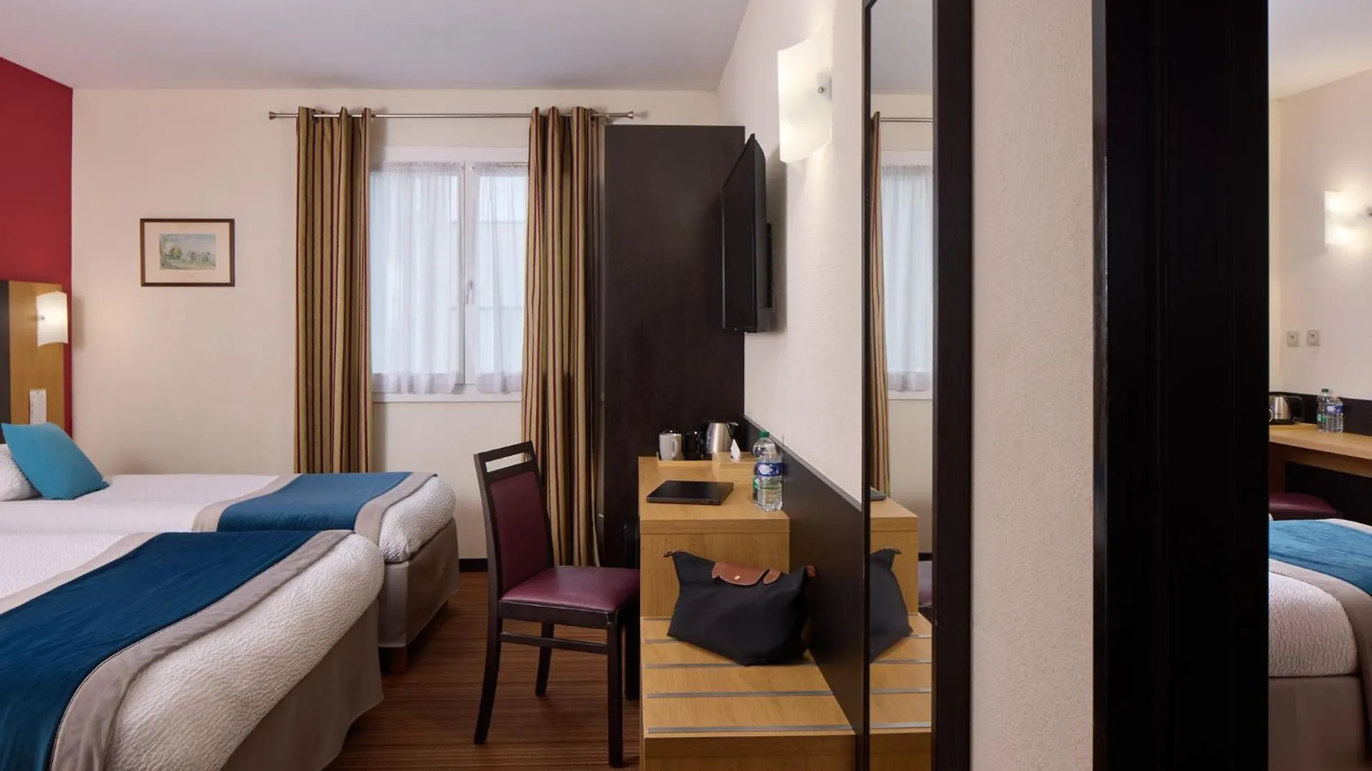 Hotel Roissy Lourdes 4*,